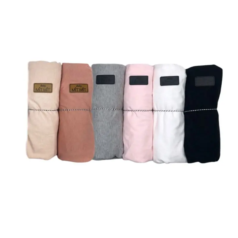 זוג סדינים חלקים למיטת תינוק. ניתן להוסיף שם