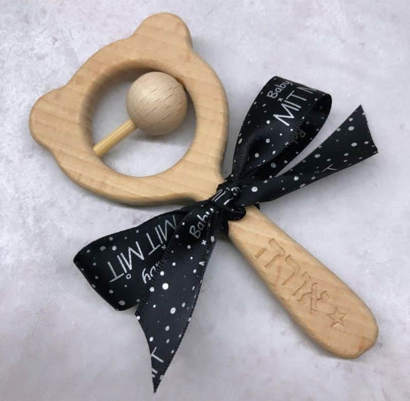 רעשן מעץ לתינוק