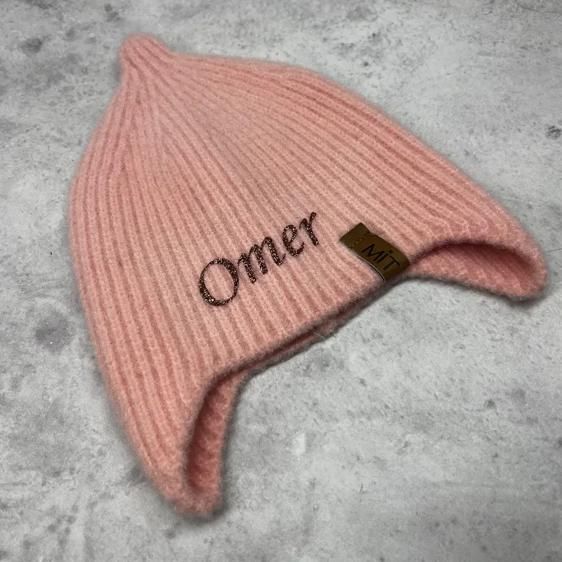 כובע סרוג עם שם לתינוקת