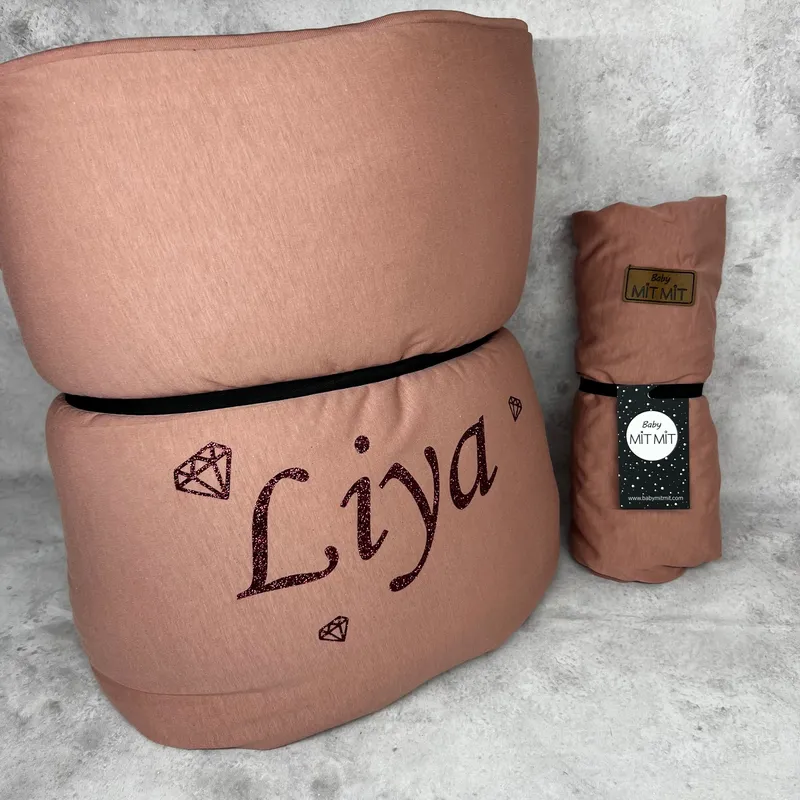 מצעים ורודים לתינוקת עם שם